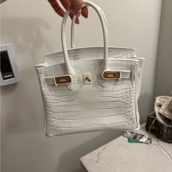 Hermes inspired white home decor - Picture 3 of 6